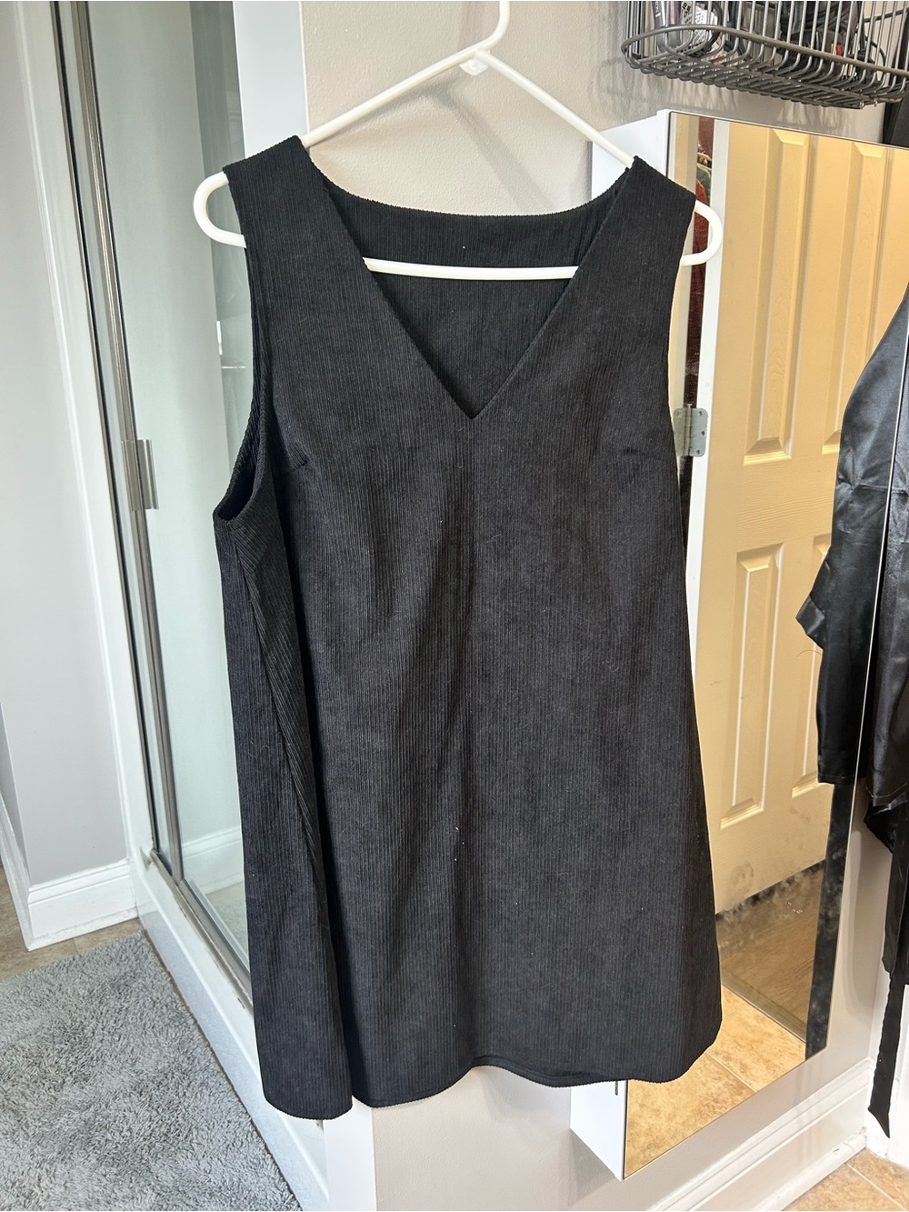 Women’s Black V-Neck Sleeveless Dress